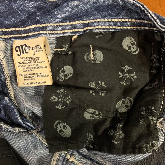 Miss Me Jeans Crop JP4369CECR Embroidered Medium Wash Sequoia Low-Rise Size 27 - Picture 9 of 9